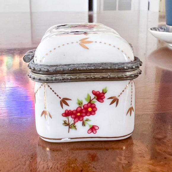 Porcelanas LF Vintage Trinket Box Victorian Porcelain Cameo Enamel Metal Flowers - Picture 6 of 12